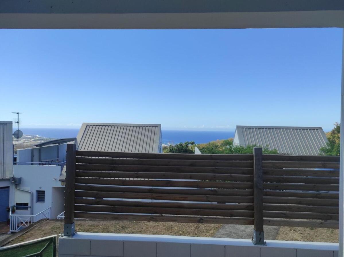Charmant Appt Proche De Toutes Commodites La Possession Exterior photo